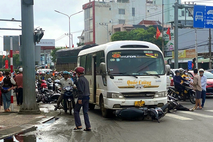xe khách - Ảnh 1.