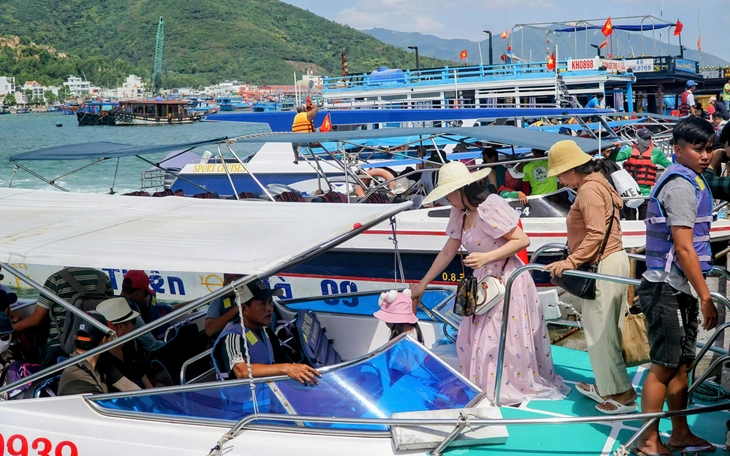 Chính thức thu phí tham quan vịnh Nha Trang- Ảnh 2.