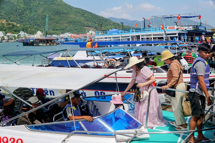 Chưa thu phí du khách tham quan vịnh Nha Trang dịp 2-9 năm nay- Ảnh 1. Chưa thu phí du khách tham quan vịnh Nha Trang dịp 2-9 năm nay - Ảnh 1.