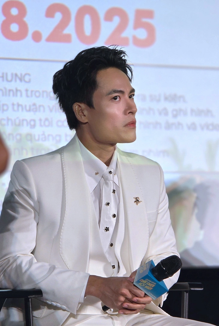 Hoài Linh cười khi nghe tin đồn mình 'chết, đột quỵ' - Ảnh 3. Hoài Linh - Ảnh 3.
