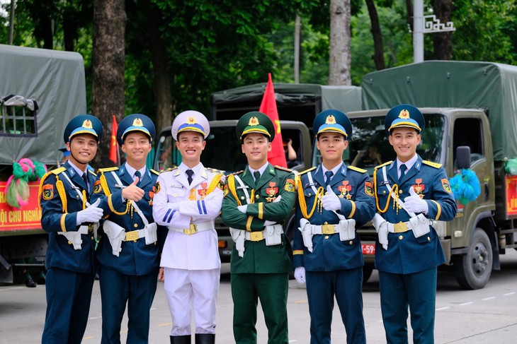 Chàng quân nhân vinh dự 3 lần liên tiếp tham gia nhiệm vụ A70, A50 và A80 - Ảnh 4. Chàng quân nhân vinh dự 3 lần liên tiếp tham gia nhiệm vụ A70, A50 và A80 - Ảnh 5.