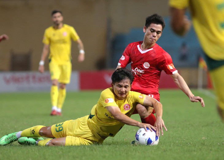 V-League đổi lịch, nhiều tuyển thủ hội quân muộn - Ảnh 1.