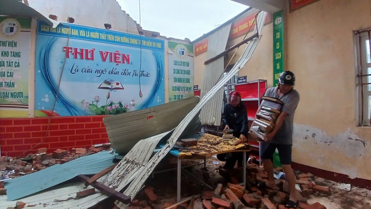 Trường học bị đổ sập do bão số 5, hiệu trưởng lo lắng vì năm học mới đã tới gần - Ảnh 9.