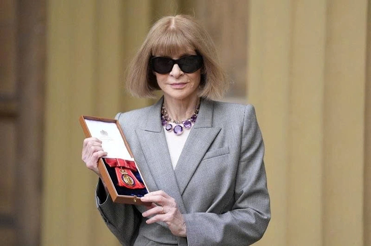 Tỉ phú Jeff Bezos mua Vogue làm quà cưới cho Lauren Sánchez, thay thế Anna Wintour? - Ảnh 1.