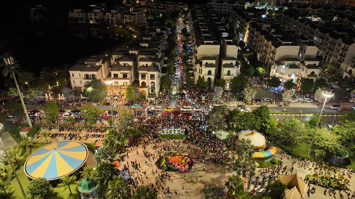 Hàng nghìn người đổ về Vinhomes Grand Park để tham dự Grand Food Fair