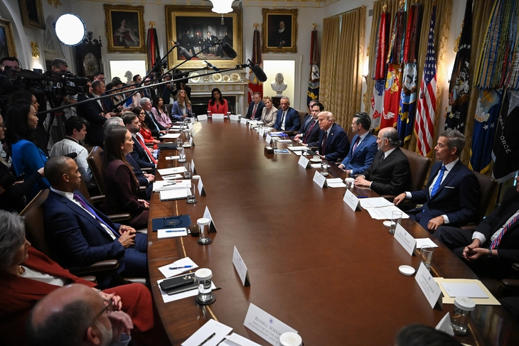 Tin tức thế giới 27-8: Ông Trump nói về 'chiến tranh kinh tế' với Nga; Ông Zelensky chọn nơi hội đàm - Ảnh 3.