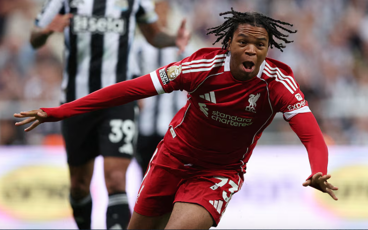 Tân binh Hugo Ekitike phá kỉ lục đã tồn tại hơn 10 năm của Liverpool - Ảnh 2.