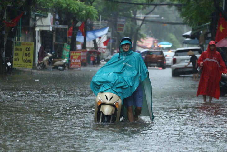 Dự báo Hà Nội mưa to sáng nay, cảnh báo ngập úng - Ảnh 1.