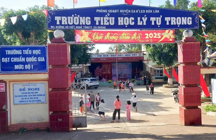 Phụ huynh phấn khởi khi trường bỏ đồng phục 'rườm rà' - Ảnh 1.