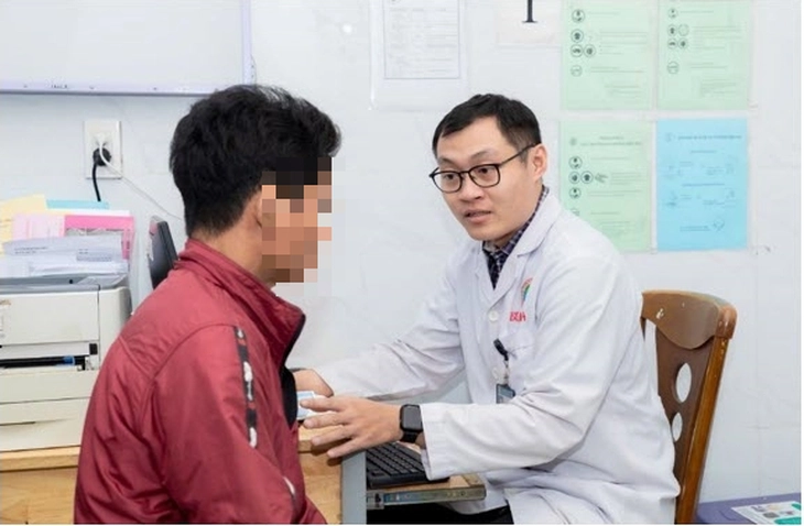 7 bác sĩ chuyên khoa đầu ngành TP.HCM sẵn sàng luân phiên ra Côn Đảo - Ảnh 1.