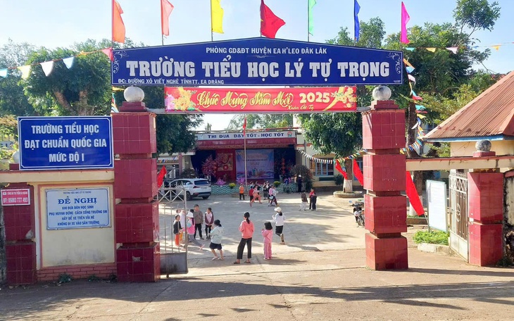 Đừng để 'mất lòng nhau' vì chuyện đồng phục học sinh - Ảnh 2.