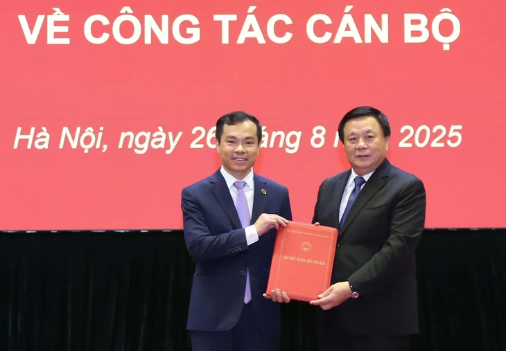 PGS.TS Nguyễn Mạnh Hùng giữ chức phó giám đốc Học viện Chính trị quốc gia Hồ Chí Minh - Ảnh 1. PGS.TS Nguyễn Mạnh Hùng giữ chức phó giám đốc Học viện Chính trị quốc gia Hồ Chí Minh - Ảnh 1.