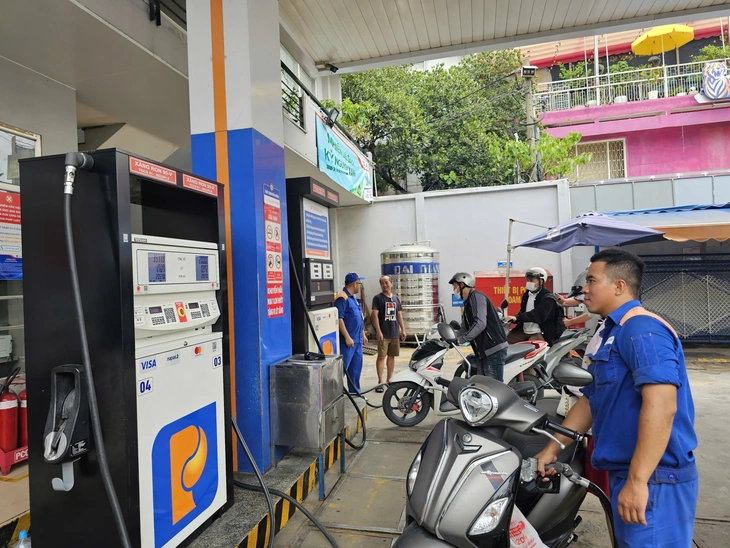 Từ 2026 chỉ bán xăng E10: lộ trình phải rõ ràng - Ảnh 1. xăng E10 - Ảnh 1.