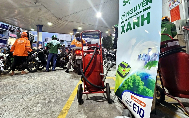 Xăng E5 bán ra chỉ 21% thị phần, vì sao Bộ Công Thương muốn xóa sổ xăng khoáng từ 2026? - Ảnh 2.