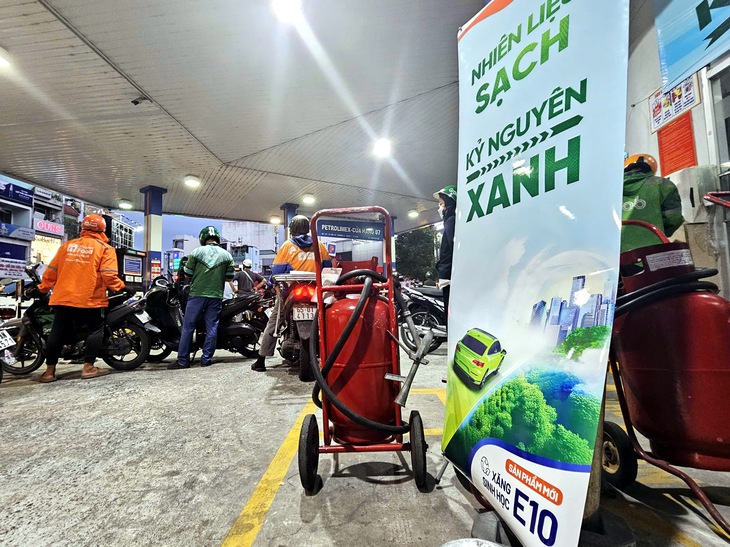 Người tiêu dùng dè dặt với xăng sinh học- Ảnh 1. Người tiêu dùng dè dặt với xăng sinh học- Ảnh 1.