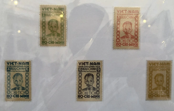 Quốc kỳ Việt Nam lần đầu xuất hiện trên vật phẩm bưu chính thế giới do nước nào phát hành? - Ảnh 2. Quốc kỳ Việt Nam lần đầu xuất hiện trên vật phẩm bưu chính thế giới do nước nào phát hành? - Ảnh 2.
