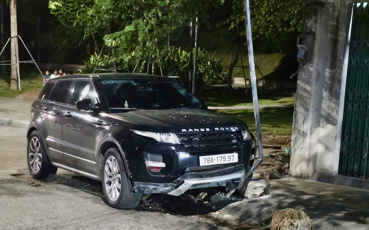 Truy tìm tài xế ô tô tông trúng nhiều xe rồi bỏ chạy - Ảnh 3.