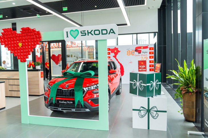 Đoàn xe Skoda 'vượt bão' tới Hà Nội, kết thúc gần 2.500km từ Độc Lập tới Thống Nhất với nhiều cung bậc cảm xúc- Ảnh 3. Skoda - Ảnh 4.