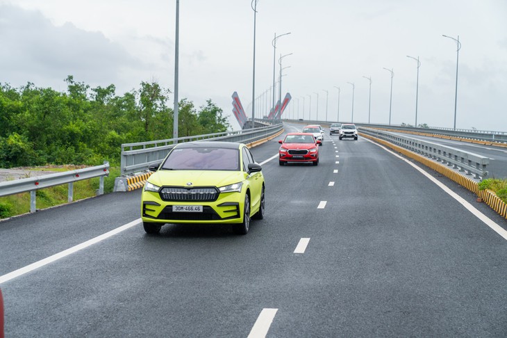 Đoàn xe Skoda 'vượt bão' tới Hà Nội, kết thúc gần 2.500km từ Độc Lập tới Thống Nhất với nhiều cung bậc cảm xúc- Ảnh 8. Skoda - Ảnh 9.