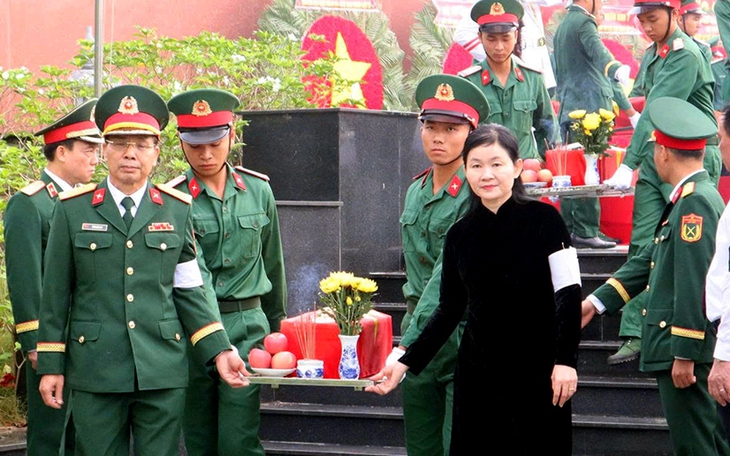 Phát hiện nhiều di vật liệt sĩ trong khu hố chôn tập thể tại Đồng Nai - Ảnh 14.