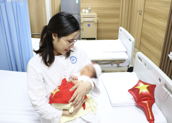 Bé gái chào đời từ phôi thai trữ đông... hơn 1 thập niên trước - Ảnh 1.