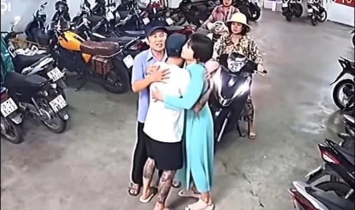 Ảnh chế nữ võ sĩ MMA phản kháng thanh niên 'hổ báo' tràn ngập cõi mạng - Ảnh 3.
