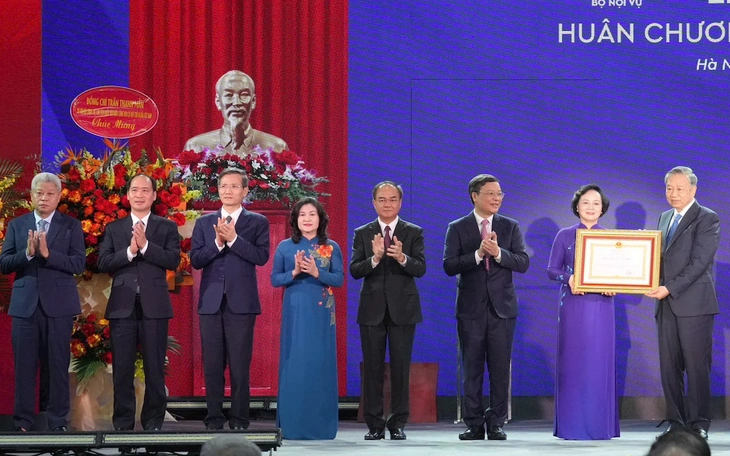 Tổng Bí thư Tô Lâm: Cần loại bỏ những cán bộ yếu kém, nhũng nhiễu, vô cảm với nhân dân - Ảnh 3.