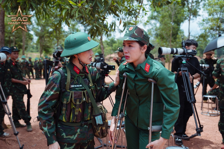 Chi Pu đẹp mạnh mẽ, sáng bừng trong Sao nhập ngũ - Ảnh 5. Chi Pu đẹp mạnh mẽ, sáng bừng trong Sao nhập ngũ - Ảnh 5.