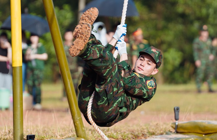 Chi Pu đẹp mạnh mẽ, sáng bừng trong Sao nhập ngũ - Ảnh 6. Chi Pu đẹp mạnh mẽ, sáng bừng trong Sao nhập ngũ - Ảnh 6.