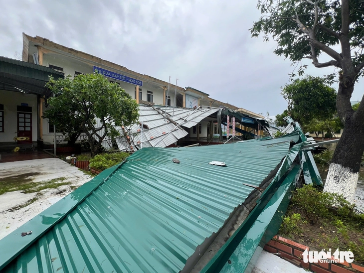 25.000 nhà dân tốc mái sau bão số 5, Thủ tướng yêu cầu không để khan hiếm hàng, tăng giá gạch ngói - Ảnh 1.
