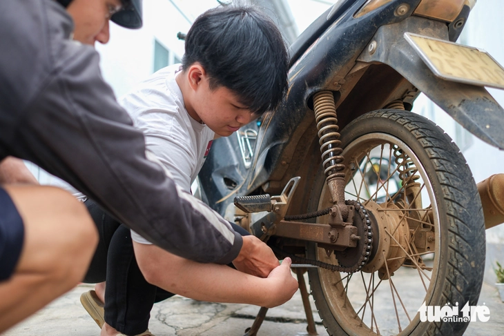 Đứa trẻ lêu lổng, ám ảnh vì bạo lực gia đình nay vào đại học - Ảnh 4.