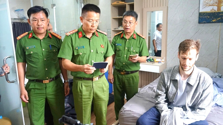 cướp tiệm vàng - Ảnh 1.
