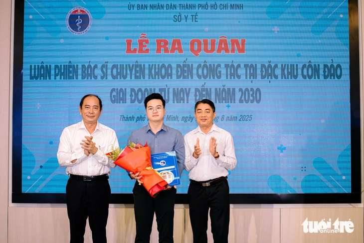 Giám đốc Sở Y tế TP.HCM: 'Bác sĩ hãy xem Côn Đảo như ngôi nhà thứ 2' - Ảnh 4.
