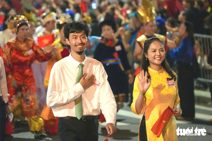 Tiểu đội trưởng Tạ, Cường trong phim Mưa đỏ cùng Đen Vâu, Hoàng Thùy Linh sơ duyệt diễu hành 2-9 - Ảnh 2.