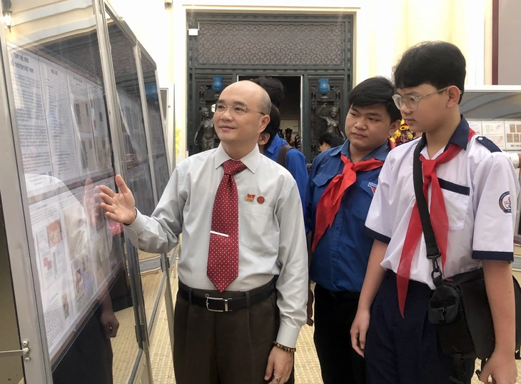 Quốc kỳ Việt Nam lần đầu xuất hiện trên vật phẩm bưu chính thế giới do nước nào phát hành? - Ảnh 4. Quốc kỳ Việt Nam - Ảnh 4.