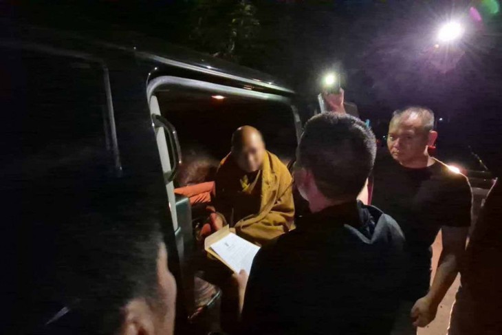 Nhà sư Thái Lan bị bắt với cáo buộc biển thủ tiền quyên góp - Ảnh 1.