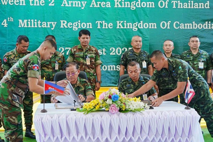 Quân đội Thái Lan - Campuchia ký 11 thỏa thuận tại cuộc họp bất thường - Ảnh 1.