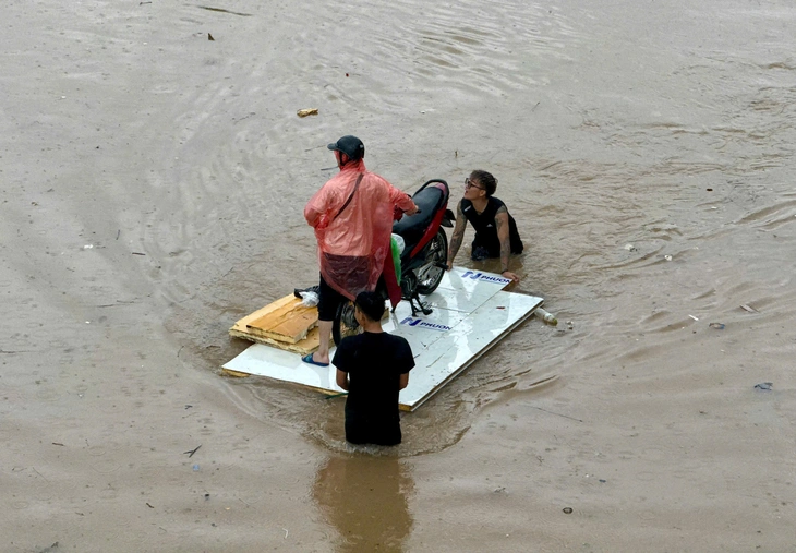 Từ đêm nay, mưa lớn ở Bắc Bộ giảm dần - Ảnh 1.