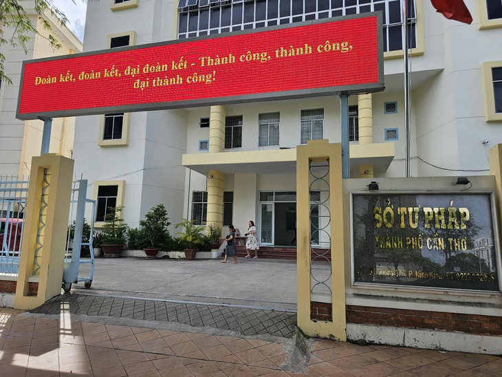 Nhiều cán bộ ở Cần Thơ xin nghỉ hưu trước tuổi, người nhận cao nhất trên 3 tỉ đồng - Ảnh 1.