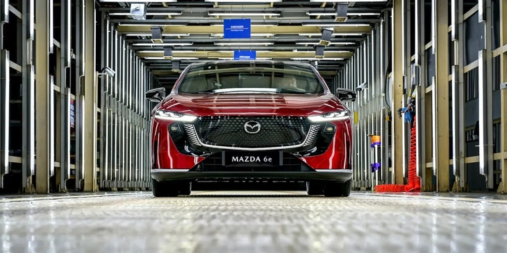 Toyota biến pin cũ thành điện, trước hết phát cho nhà máy Mazda - Ảnh 2.