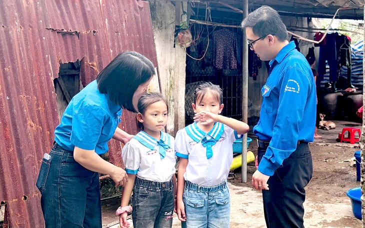 Những tấm lòng từ TP.HCM gửi đến Hà Tĩnh, Nghệ An - Ảnh 2.