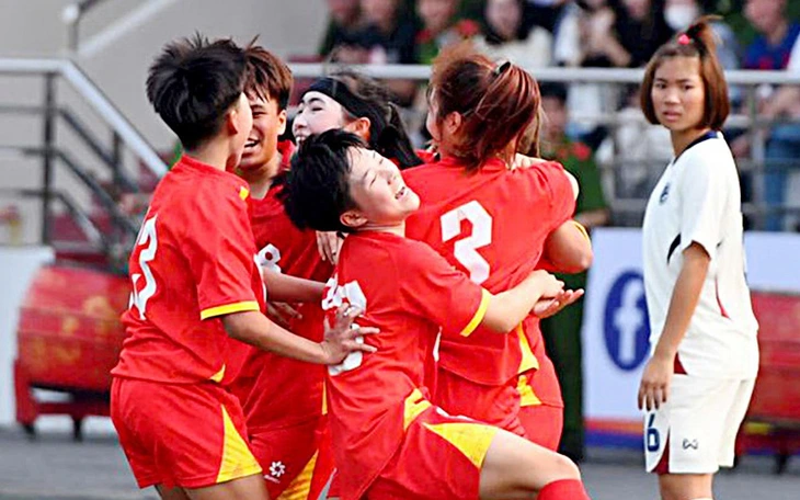 Việt Nam bị Thái Lan 'quật ngã' ở Giải U16 nữ Đông Nam Á - Ảnh 4.