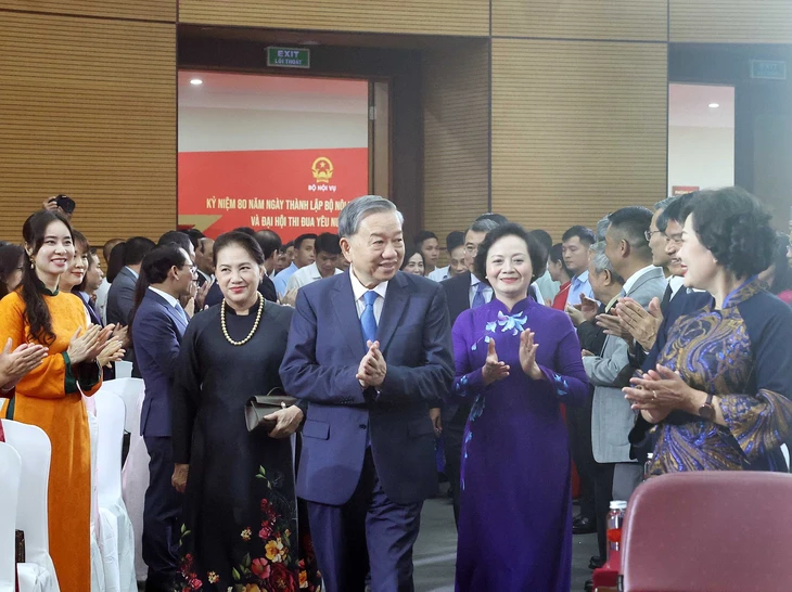 Tổng Bí thư Tô Lâm trao Huân chương Lao động hạng nhất cho Bộ Nội vụ - Ảnh 2.