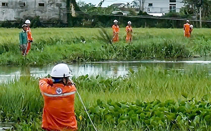 Đôi vợ chồng trẻ trắng tay vì bão số 5 - Ảnh 5.