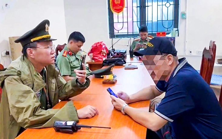 Công an xử lý nam thanh niên xăm trổ gây rối, thách thức công an tại chốt bảo vệ diễu binh - Ảnh 3.