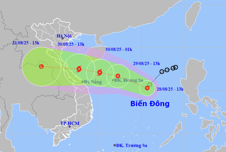 Áp thấp nhiệt đới trên Biển Đông có khả năng mạnh lên thành bão - Ảnh 1.