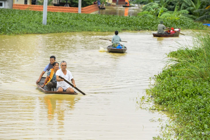 Hàng nghìn nhà dân ở Thanh Hóa ngập sâu trong lũ - Ảnh 2.