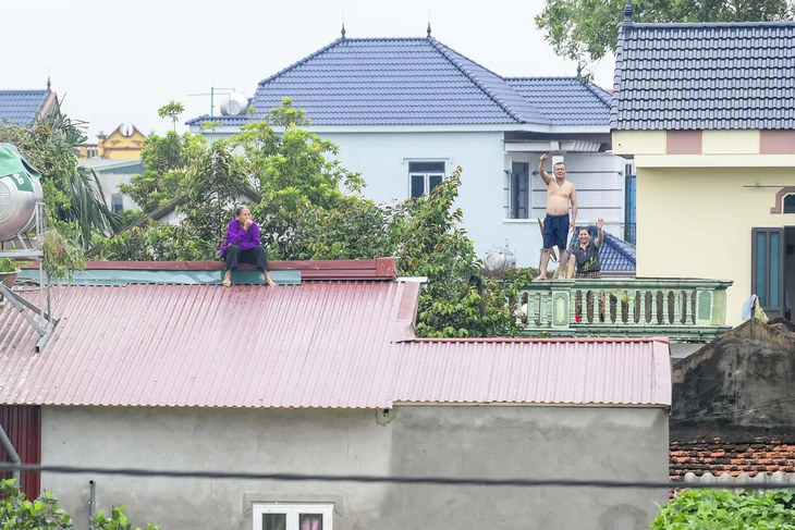 Hàng nghìn nhà dân ở Thanh Hóa ngập sâu trong lũ - Ảnh 3.