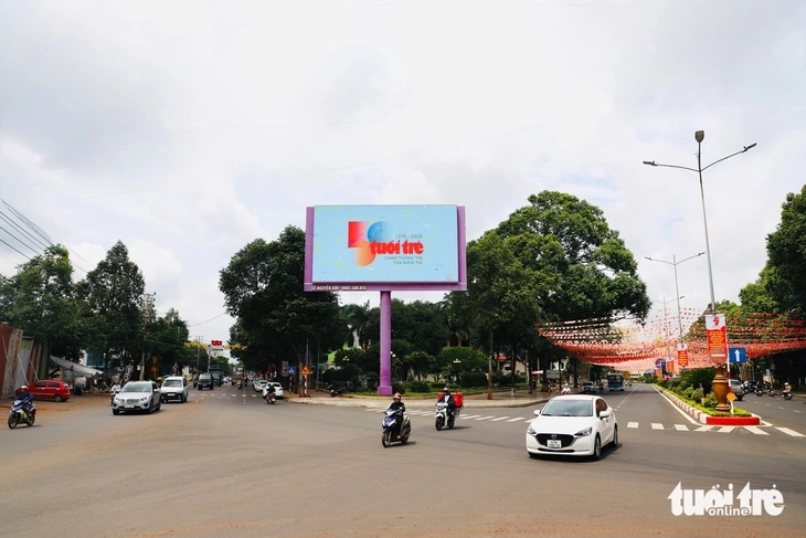 Logo kỷ niệm 50 năm thành lập báo Tuổi Trẻ có mặt ở các tòa nhà tại Hà Nội, TP.HCM, Đà Nẵng - Ảnh 21. báo Tuổi Trẻ - Ảnh 20.