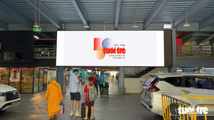 Logo kỷ niệm 50 năm thành lập báo Tuổi Trẻ có mặt ở các tòa nhà tại Hà Nội, TP.HCM, Đà Nẵng - Ảnh 14. báo Tuổi Trẻ - Ảnh 13.